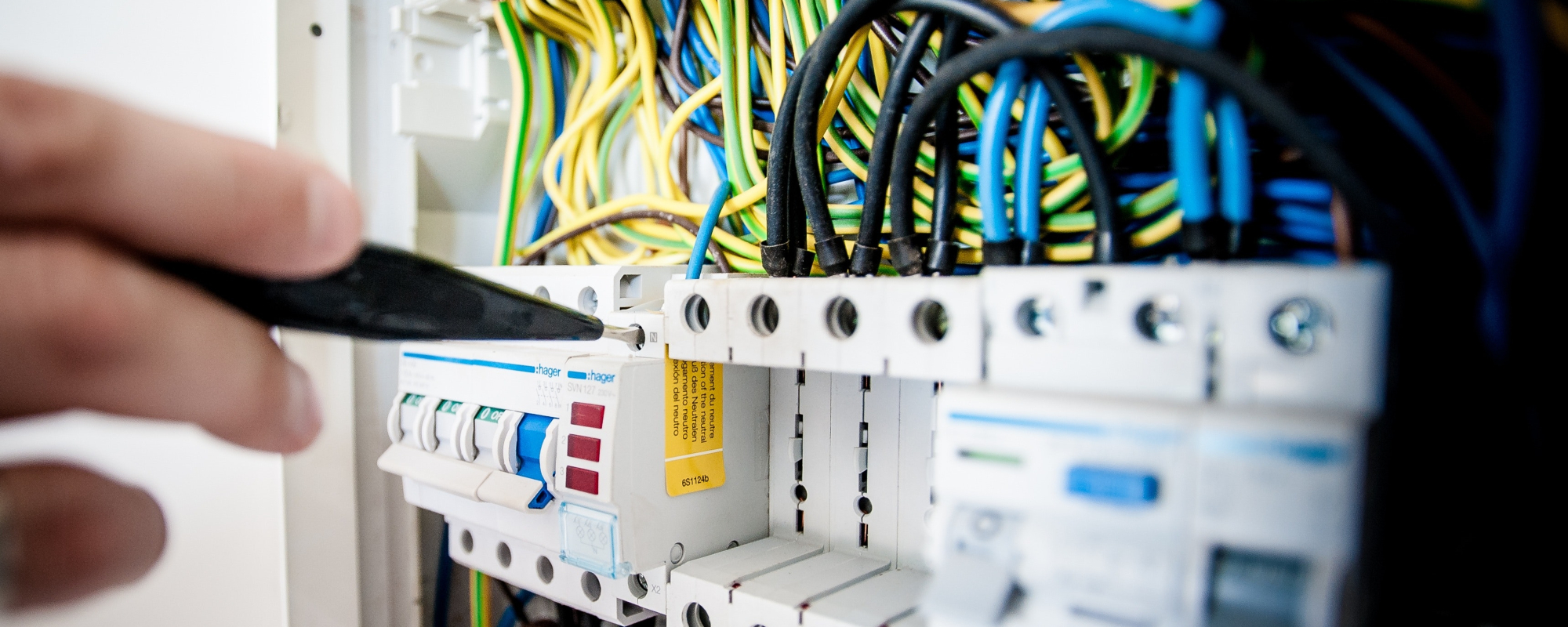 Instalații electrice industriale și rezidențiale